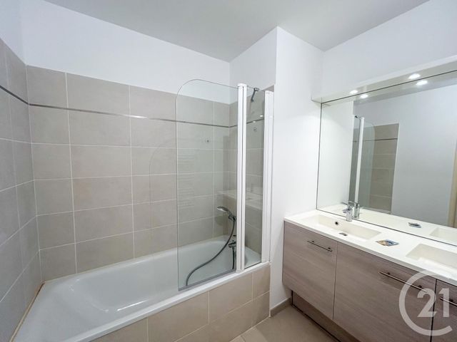 Appartement T4 à vendre - 4 pièces - 83,64 m2 - Cavalaire Sur Mer - 83 - PROVENCE-ALPES-COTE-D-AZUR