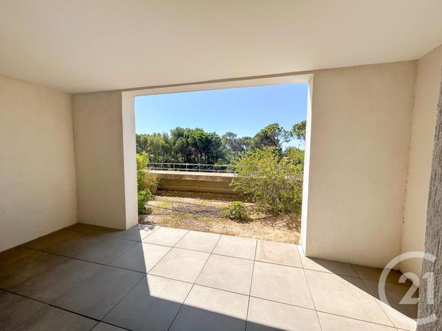 Appartement T4 à vendre - 4 pièces - 83,64 m2 - Cavalaire Sur Mer - 83 - PROVENCE-ALPES-COTE-D-AZUR