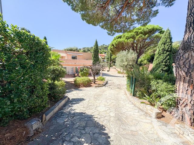 Maison à vendre - 7 pièces - 205,28 m2 - Cavalaire Sur Mer - 83 - PROVENCE-ALPES-COTE-D-AZUR