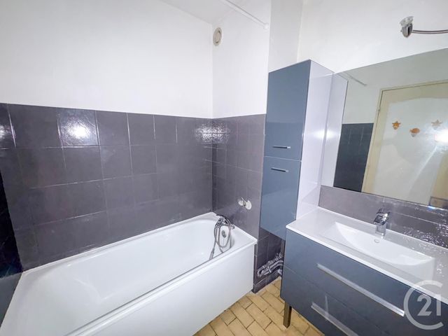 Appartement T3 à vendre - 3 pièces - 64,08 m2 - Cavalaire Sur Mer - 83 - PROVENCE-ALPES-COTE-D-AZUR