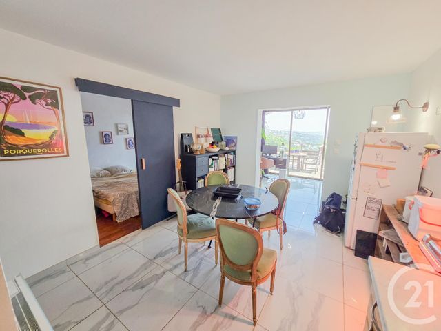 Appartement T2 à vendre - 2 pièces - 47 m2 - Cavalaire Sur Mer - 83 - PROVENCE-ALPES-COTE-D-AZUR