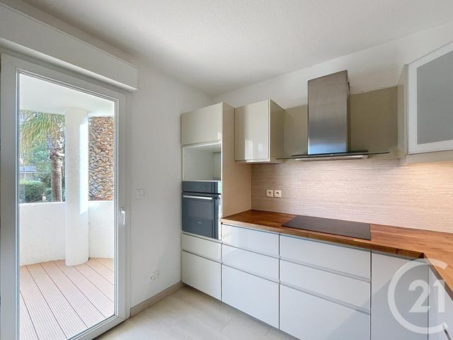 Appartement T4 &agrave; vendre - 3 pi&egrave;ces - 84,07 m2 - Cavalaire Sur Mer - 83 - PROVENCE-ALPES-COTE-D-AZUR