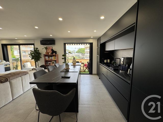 Appartement T3 &agrave; vendre - 3 pi&egrave;ces - 80 m2 - Cavalaire Sur Mer - 83 - PROVENCE-ALPES-COTE-D-AZUR
