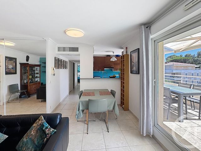 Appartement T3 &agrave; vendre - 3 pi&egrave;ces - 64 m2 - Cavalaire Sur Mer - 83 - PROVENCE-ALPES-COTE-D-AZUR