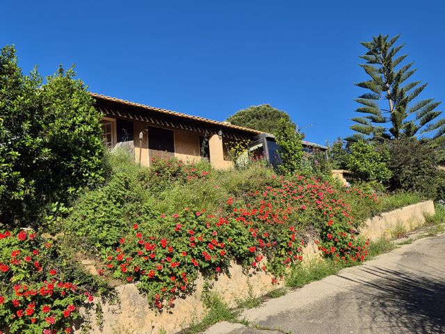 Maison à vendre - 4 pièces - 110 m2 - Cavalaire Sur Mer - 83 - PROVENCE-ALPES-COTE-D-AZUR