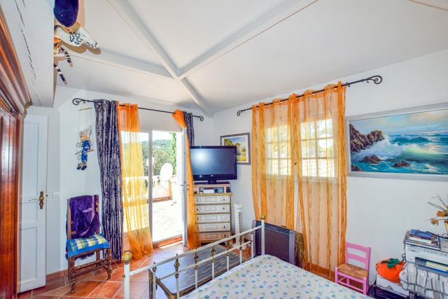 Maison à vendre - 5 pièces - 177 m2 - La Croix Valmer - 83 - PROVENCE-ALPES-COTE-D-AZUR