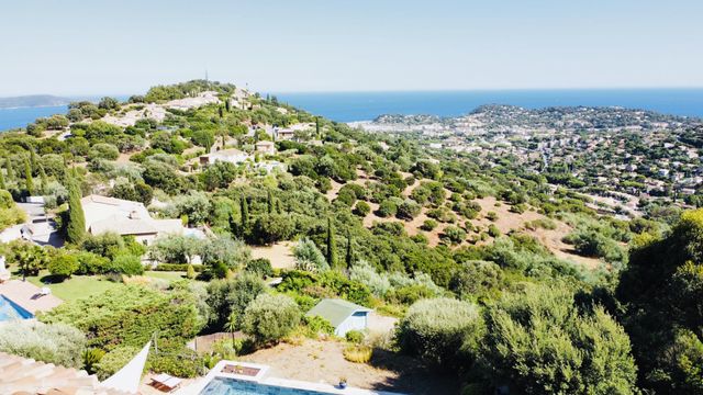 Maison à vendre - 6 pièces - 165 m2 - Cavalaire Sur Mer - 83 - PROVENCE-ALPES-COTE-D-AZUR
