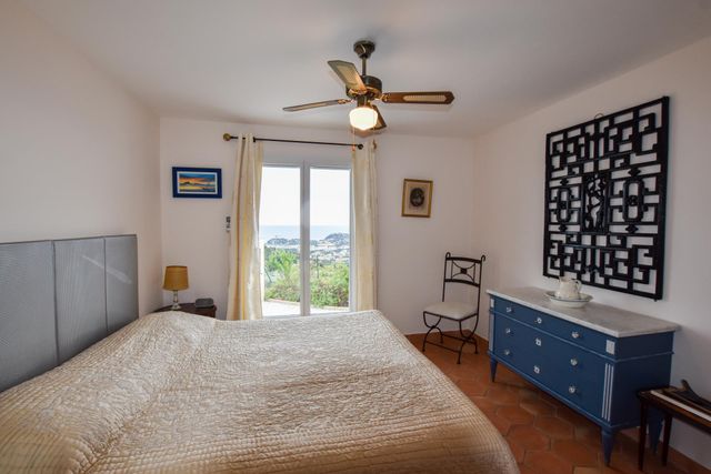 Maison à vendre - 6 pièces - 165 m2 - Cavalaire Sur Mer - 83 - PROVENCE-ALPES-COTE-D-AZUR