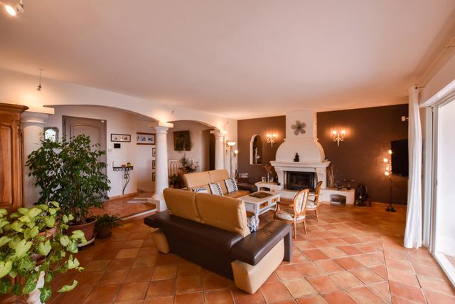 Maison à vendre - 6 pièces - 165 m2 - Cavalaire Sur Mer - 83 - PROVENCE-ALPES-COTE-D-AZUR