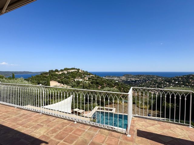 Maison à vendre - 6 pièces - 165 m2 - Cavalaire Sur Mer - 83 - PROVENCE-ALPES-COTE-D-AZUR