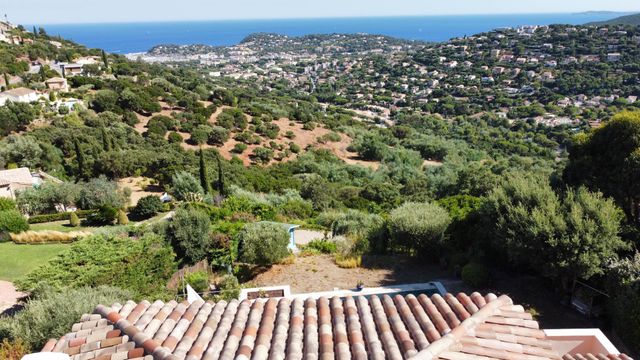 Maison à vendre - 6 pièces - 165 m2 - Cavalaire Sur Mer - 83 - PROVENCE-ALPES-COTE-D-AZUR
