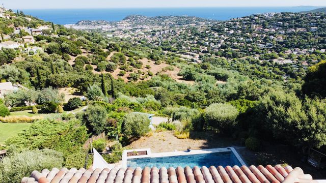 Maison à vendre - 6 pièces - 165 m2 - Cavalaire Sur Mer - 83 - PROVENCE-ALPES-COTE-D-AZUR