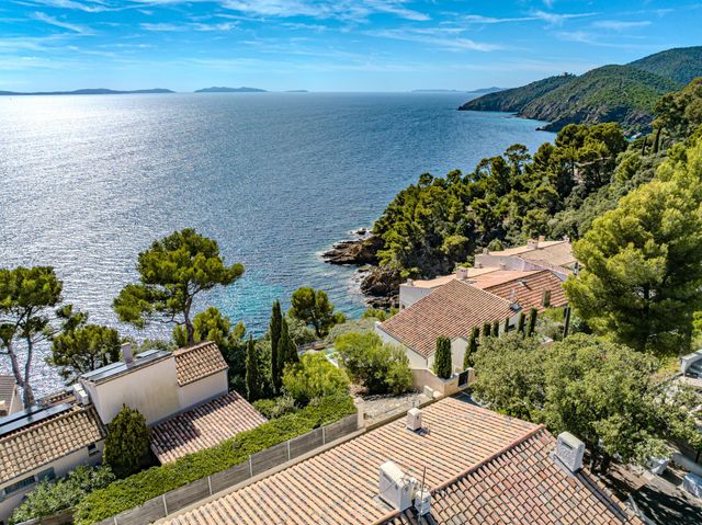 Maison à vendre - 11 pièces - 317 m2 - Cavalaire Sur Mer - 83 - PROVENCE-ALPES-COTE-D-AZUR