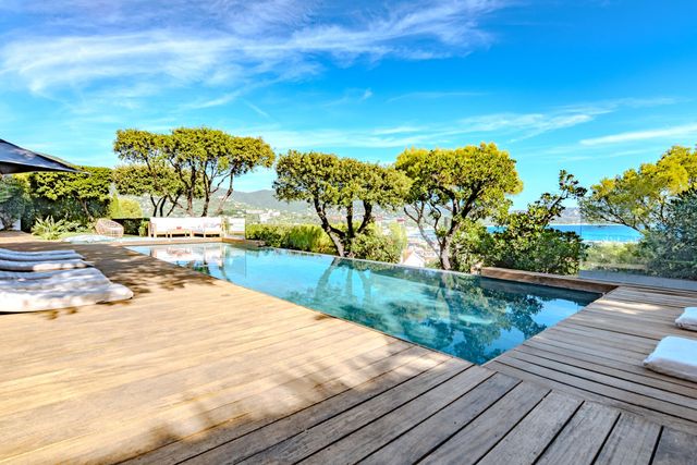 Maison à vendre - 11 pièces - 317 m2 - Cavalaire Sur Mer - 83 - PROVENCE-ALPES-COTE-D-AZUR