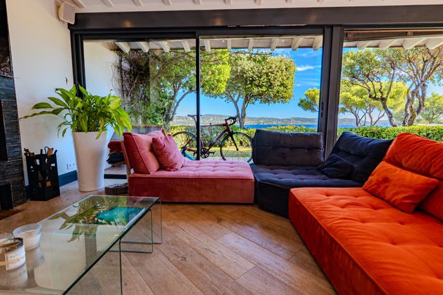 Maison à vendre - 11 pièces - 317 m2 - Cavalaire Sur Mer - 83 - PROVENCE-ALPES-COTE-D-AZUR