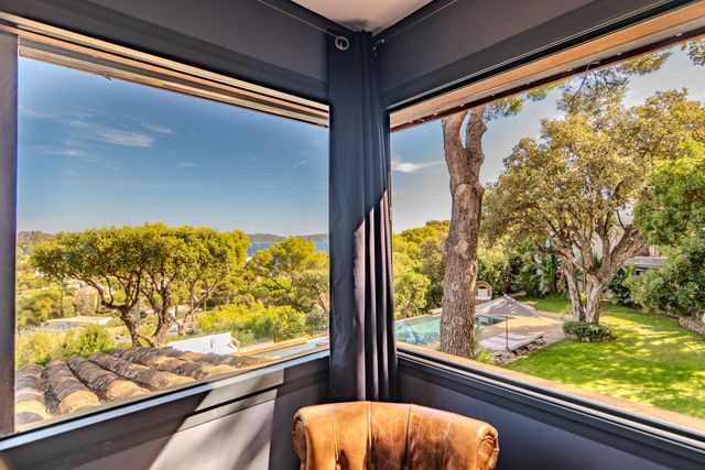 Maison à vendre - 11 pièces - 317 m2 - Cavalaire Sur Mer - 83 - PROVENCE-ALPES-COTE-D-AZUR