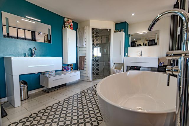 Maison à vendre - 11 pièces - 317 m2 - Cavalaire Sur Mer - 83 - PROVENCE-ALPES-COTE-D-AZUR