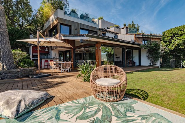 Maison à vendre - 11 pièces - 317 m2 - Cavalaire Sur Mer - 83 - PROVENCE-ALPES-COTE-D-AZUR