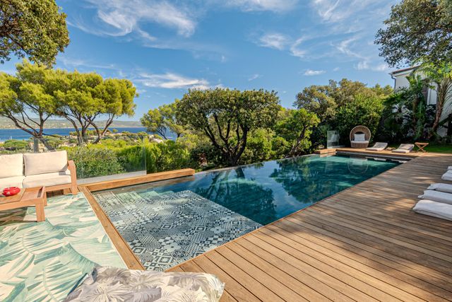 Maison à vendre - 11 pièces - 317 m2 - Cavalaire Sur Mer - 83 - PROVENCE-ALPES-COTE-D-AZUR