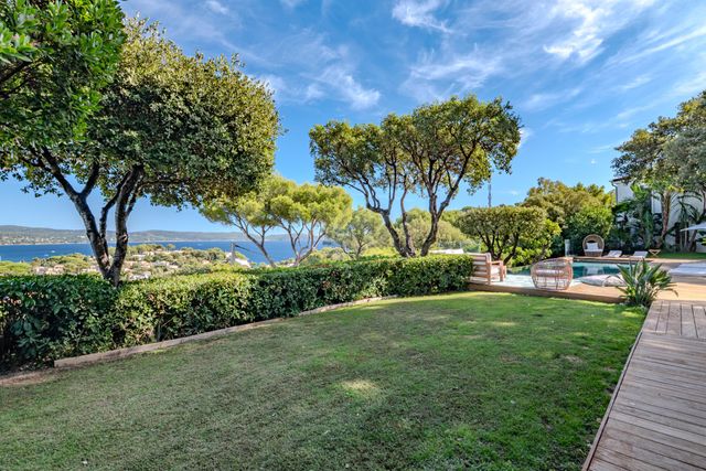 Maison à vendre - 11 pièces - 317 m2 - Cavalaire Sur Mer - 83 - PROVENCE-ALPES-COTE-D-AZUR