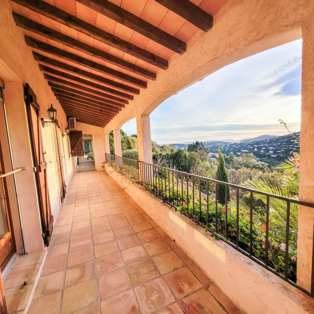 Maison &agrave; vendre - 5 pi&egrave;ces - 160 m2 - Cavalaire Sur Mer - 83 - PROVENCE-ALPES-COTE-D-AZUR