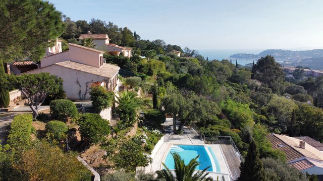 Maison &agrave; vendre - 5 pi&egrave;ces - 160 m2 - Cavalaire Sur Mer - 83 - PROVENCE-ALPES-COTE-D-AZUR