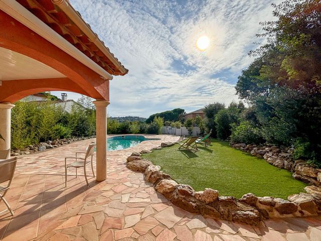 Maison à vendre - 6 pièces - 151 m2 - Cavalaire Sur Mer - 83 - PROVENCE-ALPES-COTE-D-AZUR