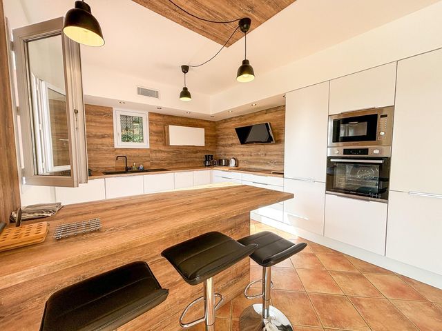 Maison à vendre - 6 pièces - 151 m2 - Cavalaire Sur Mer - 83 - PROVENCE-ALPES-COTE-D-AZUR