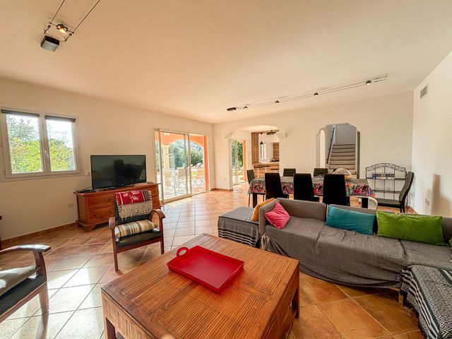 Maison à vendre - 6 pièces - 151 m2 - Cavalaire Sur Mer - 83 - PROVENCE-ALPES-COTE-D-AZUR