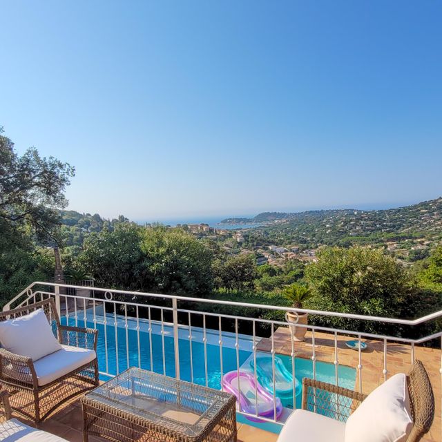 Maison à vendre - 5 pièces - 152 m2 - Cavalaire Sur Mer - 83 - PROVENCE-ALPES-COTE-D-AZUR