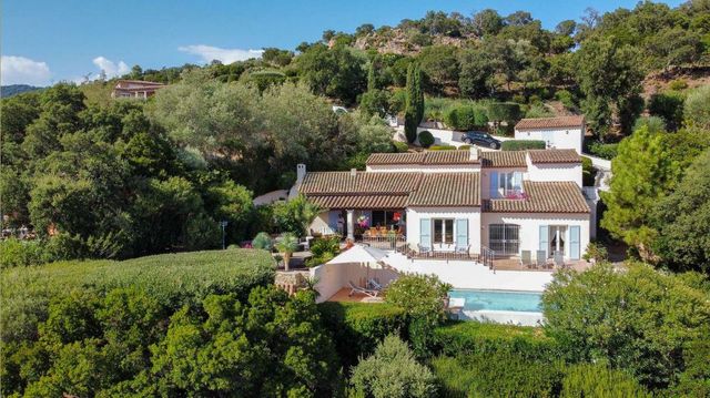 Maison à vendre - 5 pièces - 152 m2 - Cavalaire Sur Mer - 83 - PROVENCE-ALPES-COTE-D-AZUR