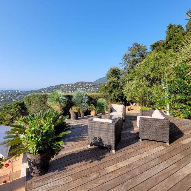 Maison à vendre - 5 pièces - 152 m2 - Cavalaire Sur Mer - 83 - PROVENCE-ALPES-COTE-D-AZUR