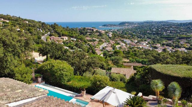 Maison à vendre - 5 pièces - 152 m2 - Cavalaire Sur Mer - 83 - PROVENCE-ALPES-COTE-D-AZUR