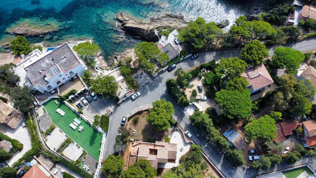 Maison à vendre - 5 pièces - 184 m2 - Cavalaire Sur Mer - 83 - PROVENCE-ALPES-COTE-D-AZUR