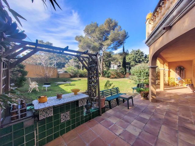 Maison à vendre - 5 pièces - 184 m2 - Cavalaire Sur Mer - 83 - PROVENCE-ALPES-COTE-D-AZUR