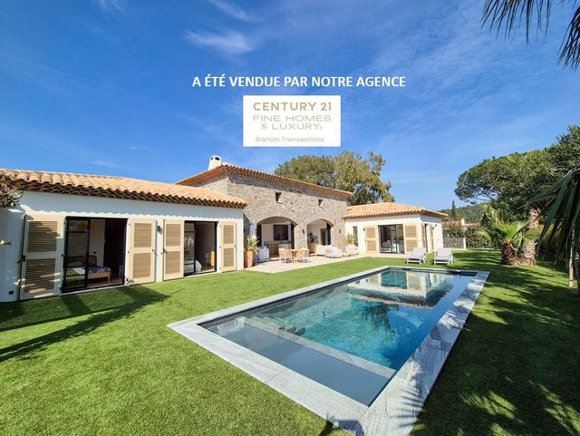 Maison à vendre - 7 pièces - 220 m2 - La Croix Valmer - 83 - PROVENCE-ALPES-COTE-D-AZUR