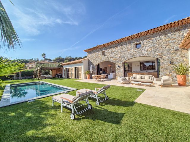 Maison à vendre - 7 pièces - 220 m2 - La Croix Valmer - 83 - PROVENCE-ALPES-COTE-D-AZUR