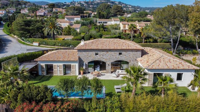 Maison à vendre - 7 pièces - 220 m2 - La Croix Valmer - 83 - PROVENCE-ALPES-COTE-D-AZUR