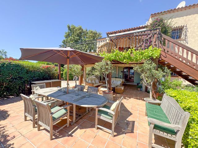 Maison à vendre - 7 pièces - 165 m2 - Cavalaire Sur Mer - 83 - PROVENCE-ALPES-COTE-D-AZUR