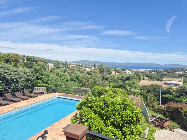 Maison à vendre - 7 pièces - 165 m2 - Cavalaire Sur Mer - 83 - PROVENCE-ALPES-COTE-D-AZUR