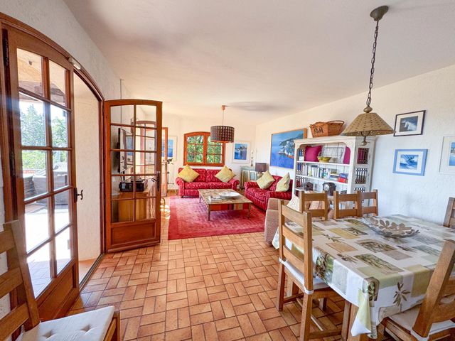 Maison à vendre - 7 pièces - 165 m2 - Cavalaire Sur Mer - 83 - PROVENCE-ALPES-COTE-D-AZUR