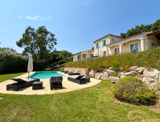 Maison à vendre - 6 pièces - 170 m2 - Gassin - 83 - PROVENCE-ALPES-COTE-D-AZUR