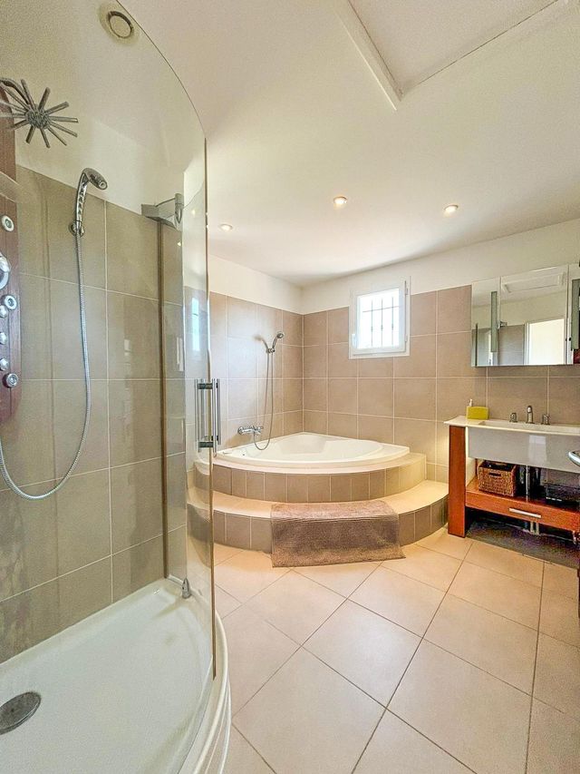 Maison à vendre - 6 pièces - 170 m2 - Gassin - 83 - PROVENCE-ALPES-COTE-D-AZUR