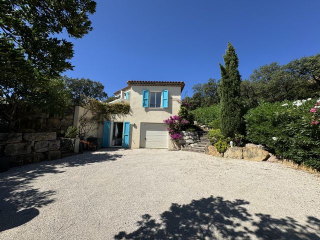Maison à vendre - 5 pièces - 140 m2 - Cavalaire Sur Mer - 83 - PROVENCE-ALPES-COTE-D-AZUR
