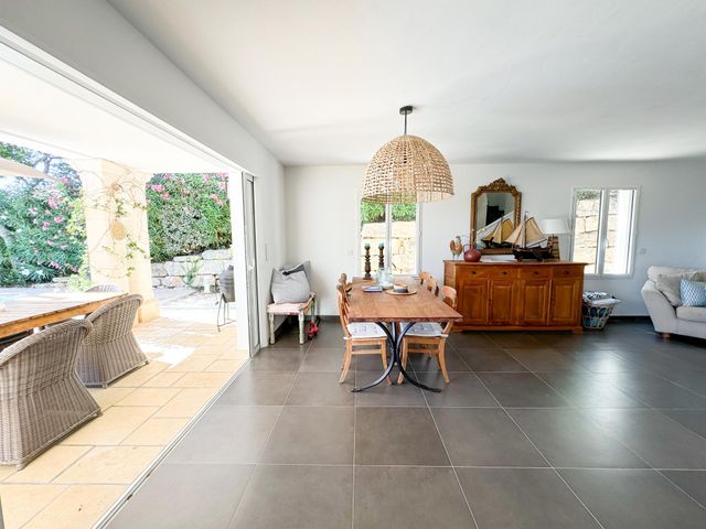 Maison à vendre - 5 pièces - 140 m2 - Cavalaire Sur Mer - 83 - PROVENCE-ALPES-COTE-D-AZUR