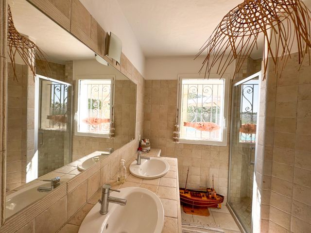 Maison à vendre - 5 pièces - 140 m2 - Cavalaire Sur Mer - 83 - PROVENCE-ALPES-COTE-D-AZUR