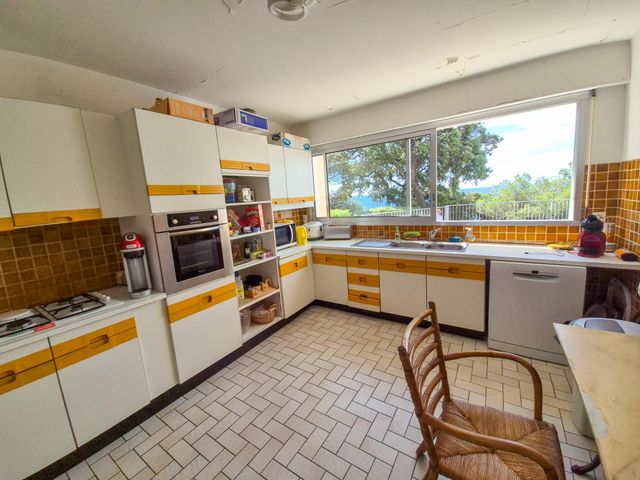 Maison à vendre - 8 pièces - 187 m2 - La Croix Valmer - 83 - PROVENCE-ALPES-COTE-D-AZUR