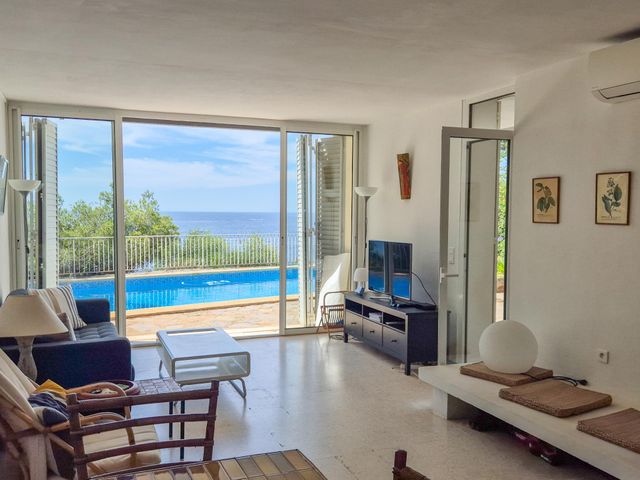 Maison à vendre - 8 pièces - 187 m2 - La Croix Valmer - 83 - PROVENCE-ALPES-COTE-D-AZUR