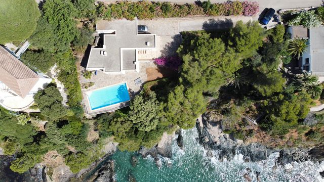 Maison à vendre - 8 pièces - 187 m2 - La Croix Valmer - 83 - PROVENCE-ALPES-COTE-D-AZUR