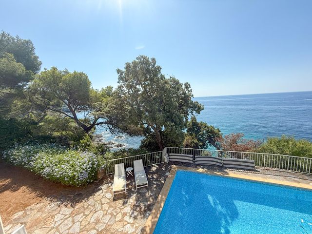 Maison à vendre - 8 pièces - 187 m2 - La Croix Valmer - 83 - PROVENCE-ALPES-COTE-D-AZUR